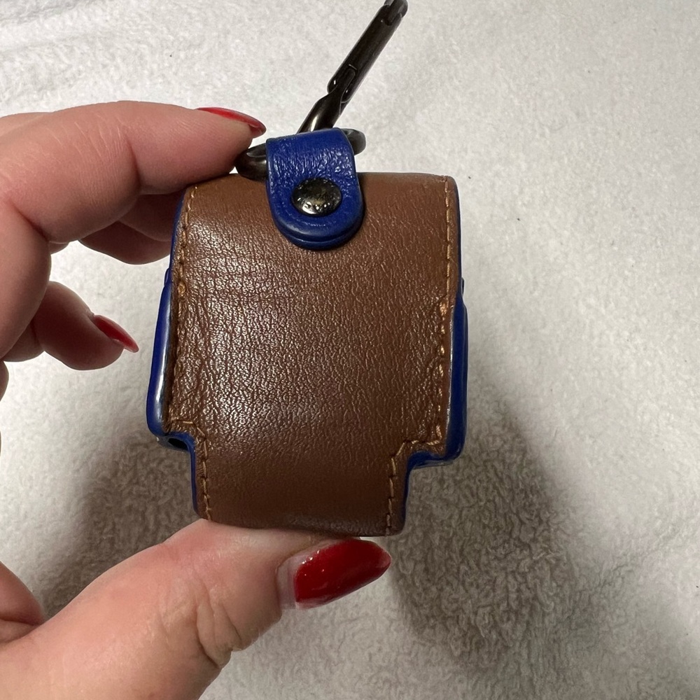 Coach AirPod holder - Picture 4 of 8